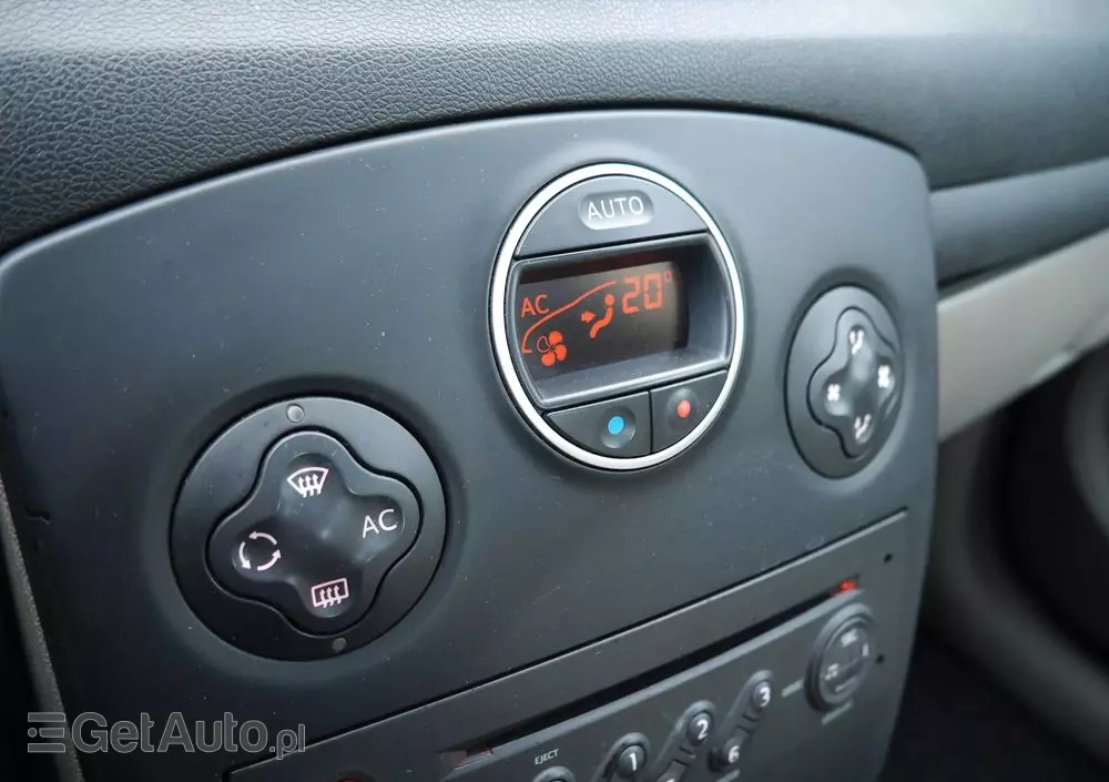 RENAULT Clio 1.4 16V Confort Dynamique