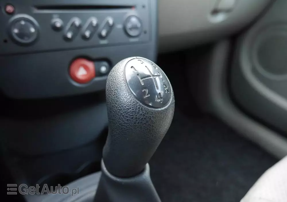 RENAULT Clio 1.4 16V Confort Dynamique