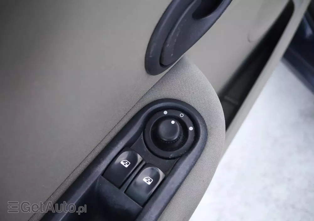 RENAULT Clio 1.4 16V Confort Dynamique