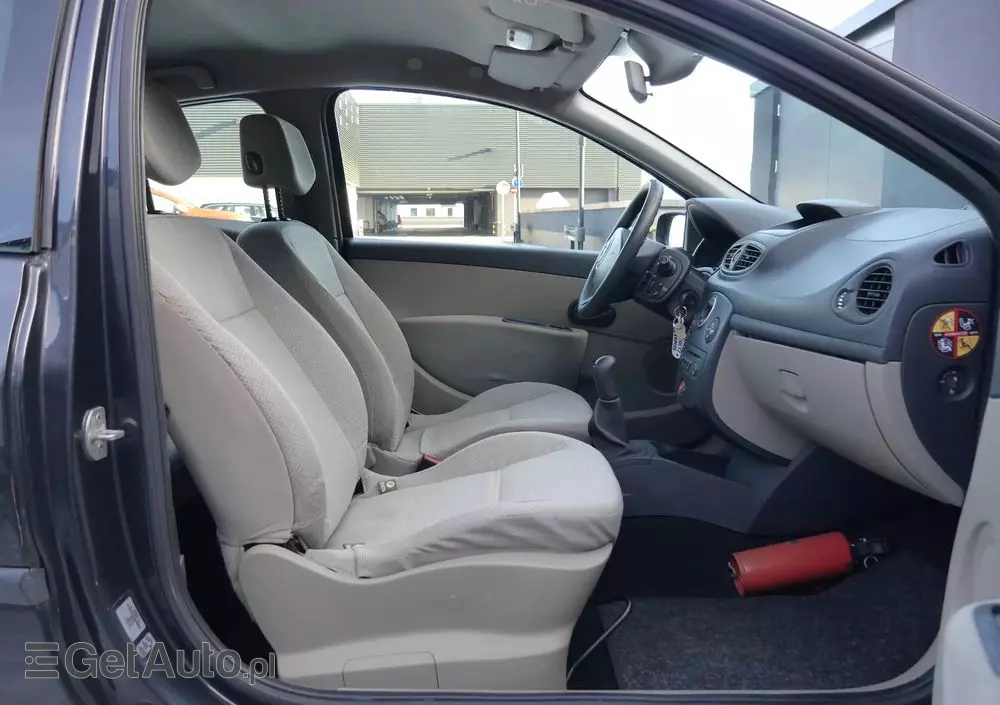 RENAULT Clio 1.4 16V Confort Dynamique