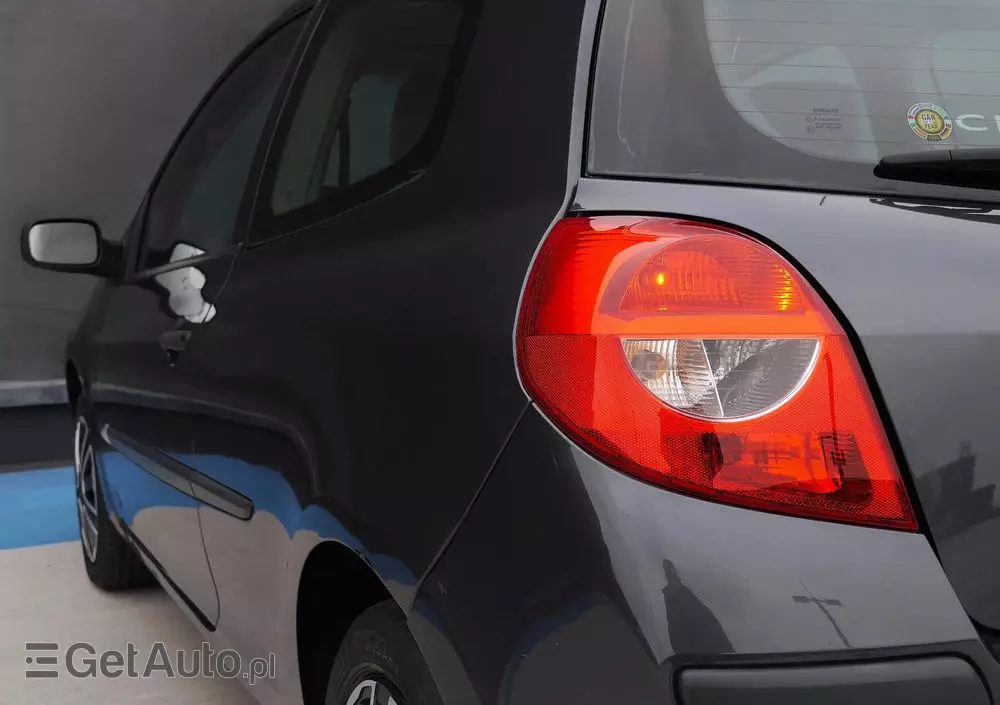 RENAULT Clio 1.4 16V Confort Dynamique