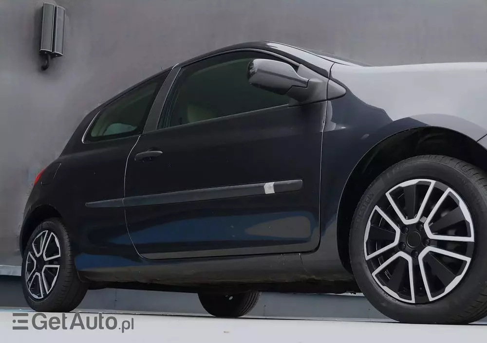 RENAULT Clio 1.4 16V Confort Dynamique