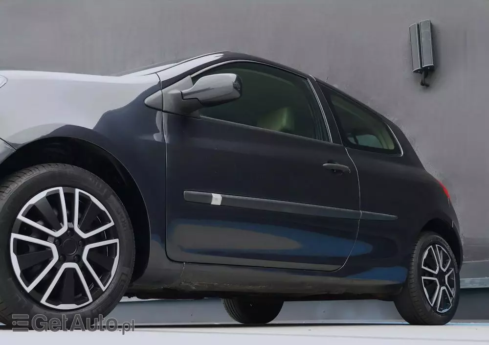 RENAULT Clio 1.4 16V Confort Dynamique