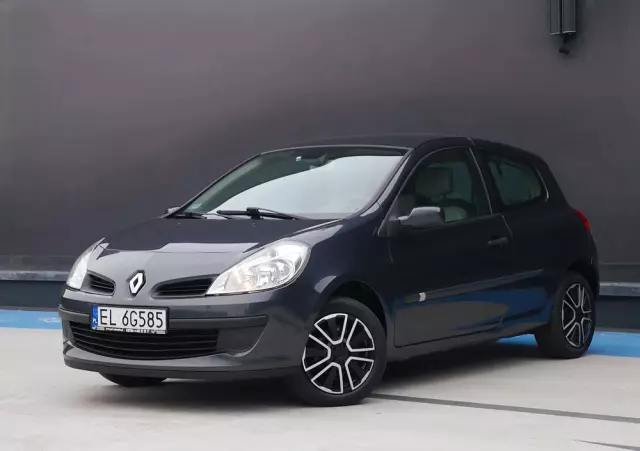 RENAULT Clio 1.4 16V Confort Dynamique