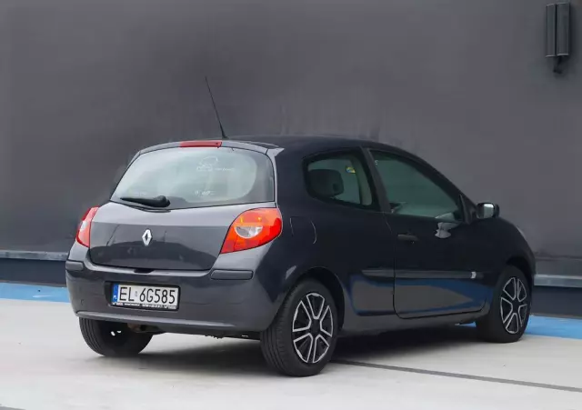 RENAULT Clio 1.4 16V Confort Dynamique