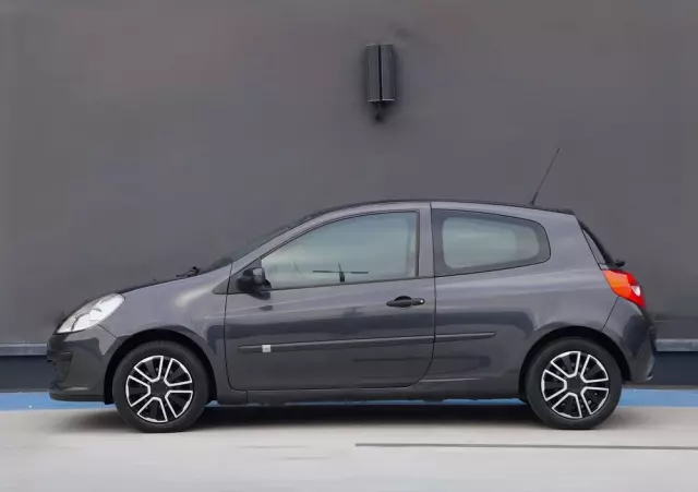 RENAULT Clio 1.4 16V Confort Dynamique