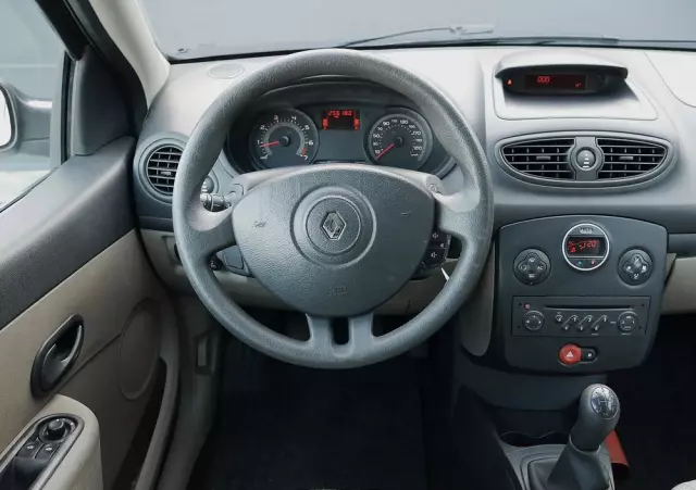 RENAULT Clio 1.4 16V Confort Dynamique