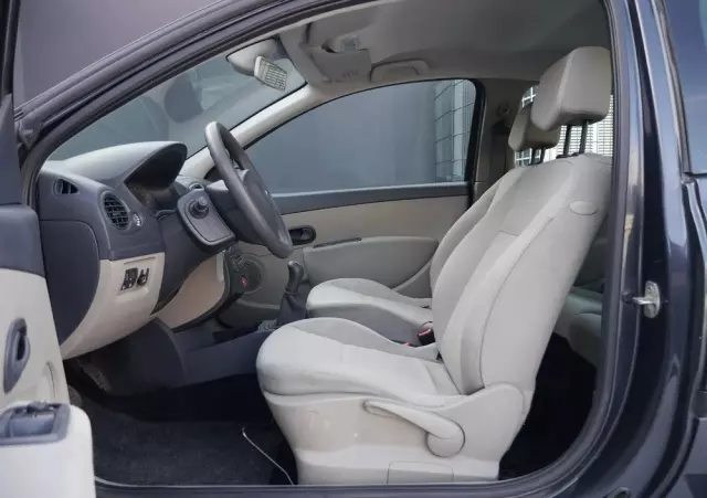 RENAULT Clio 1.4 16V Confort Dynamique