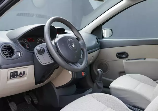 RENAULT Clio 1.4 16V Confort Dynamique