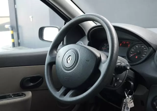 RENAULT Clio 1.4 16V Confort Dynamique