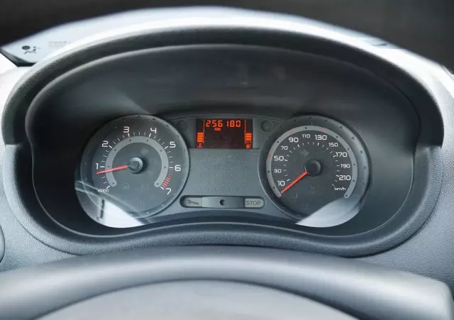 RENAULT Clio 1.4 16V Confort Dynamique