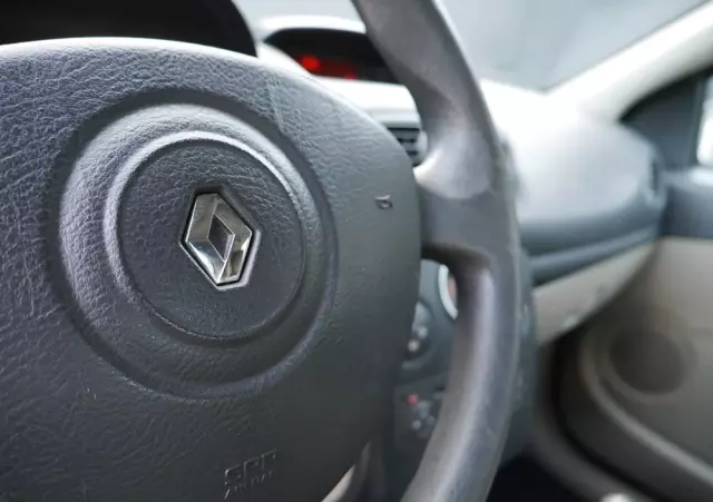 RENAULT Clio 1.4 16V Confort Dynamique