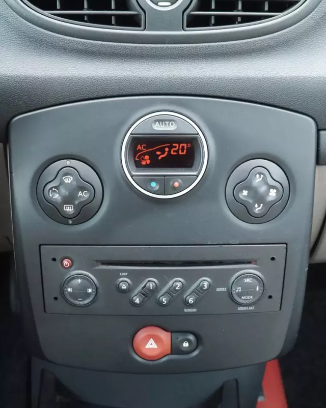 RENAULT Clio 1.4 16V Confort Dynamique