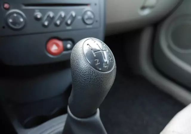 RENAULT Clio 1.4 16V Confort Dynamique