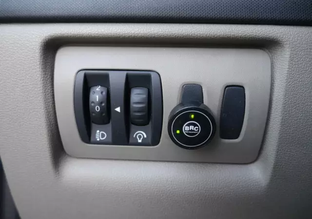 RENAULT Clio 1.4 16V Confort Dynamique