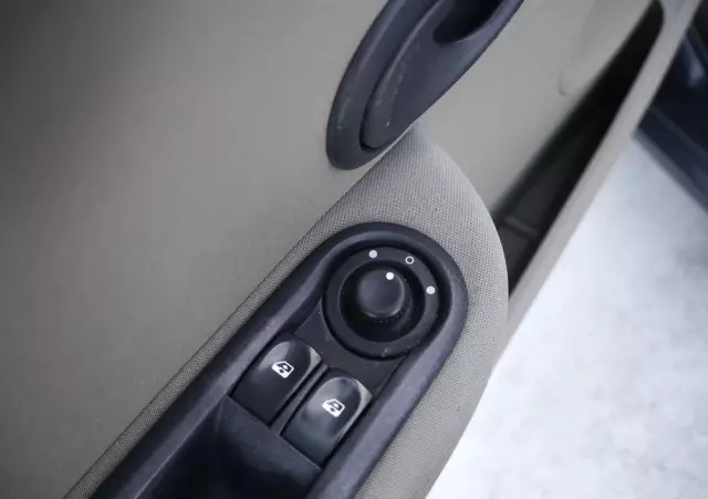 RENAULT Clio 1.4 16V Confort Dynamique