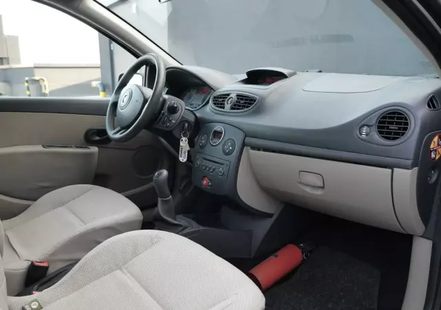 RENAULT Clio 1.4 16V Confort Dynamique