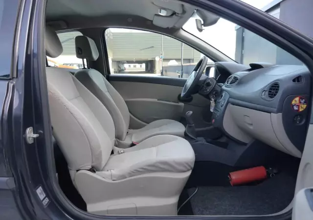 RENAULT Clio 1.4 16V Confort Dynamique