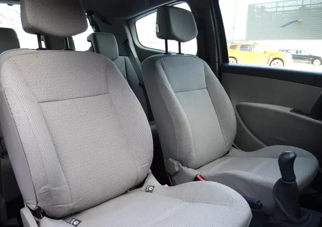 RENAULT Clio 1.4 16V Confort Dynamique