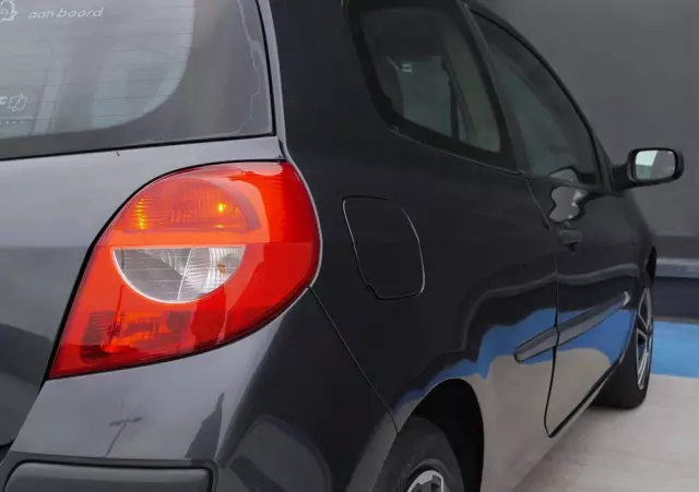 RENAULT Clio 1.4 16V Confort Dynamique