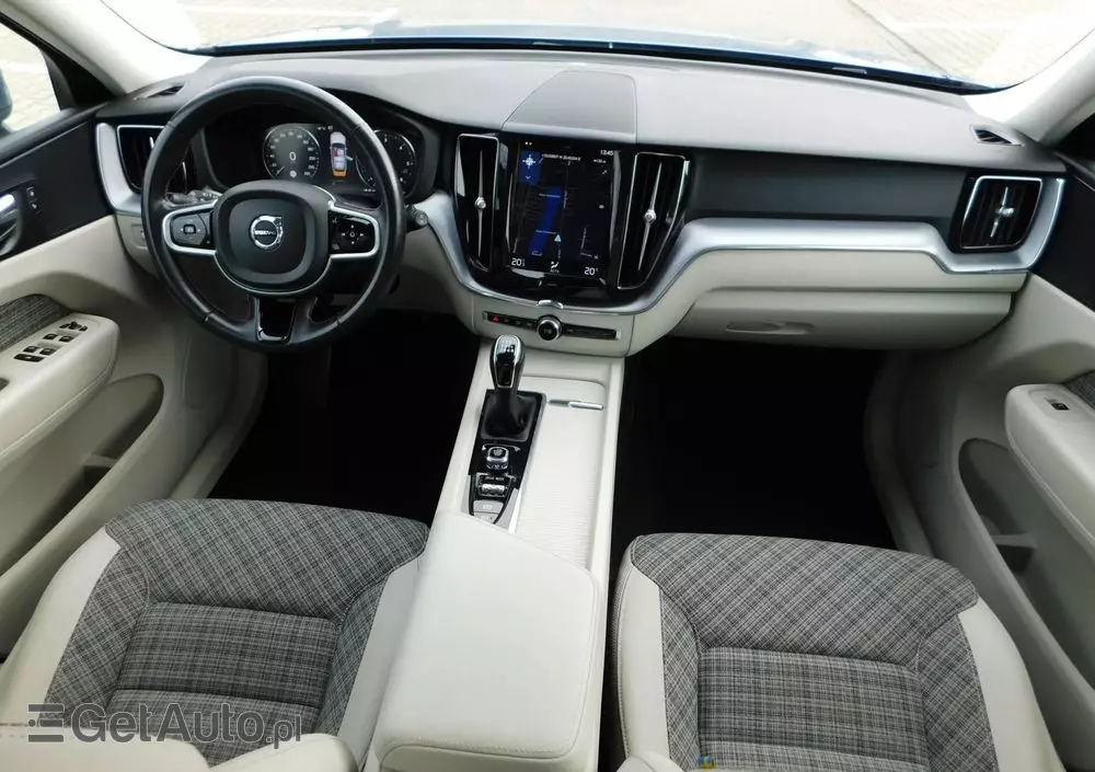 VOLVO XC 60 D3 Momentum Pro