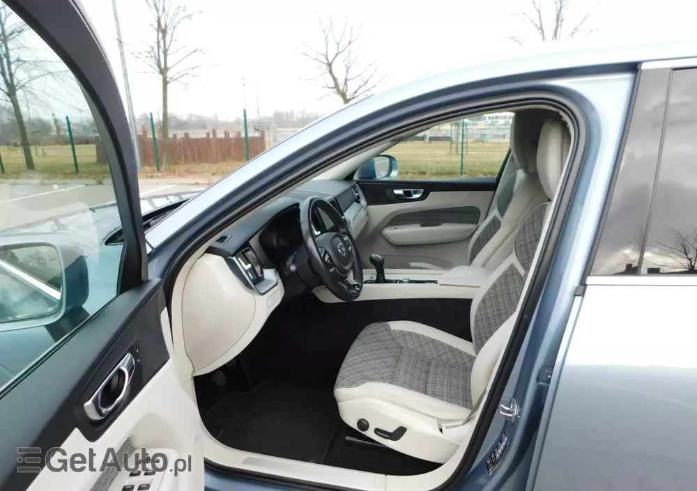 VOLVO XC 60 D3 Momentum Pro