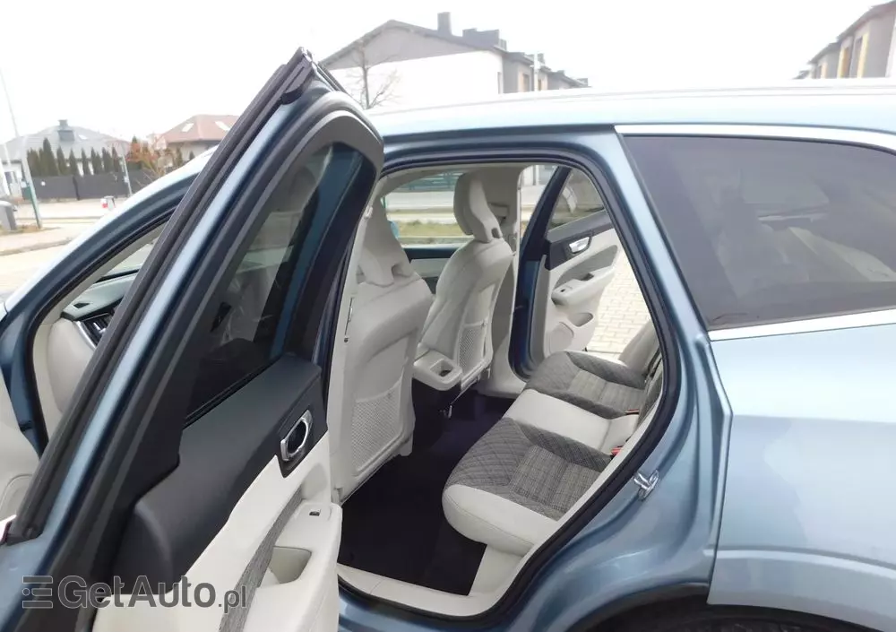 VOLVO XC 60 D3 Momentum Pro