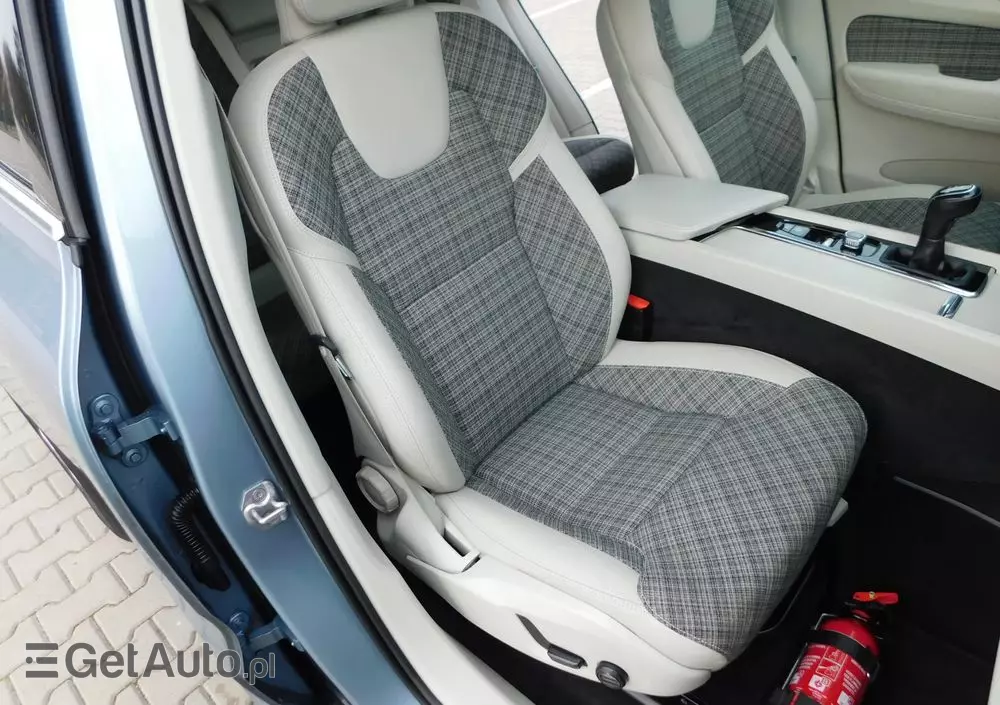 VOLVO XC 60 D3 Momentum Pro