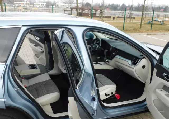 VOLVO XC 60 D3 Momentum Pro