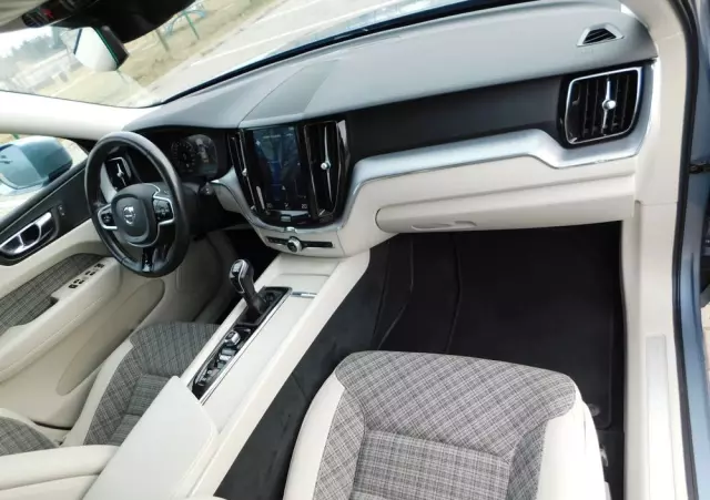 VOLVO XC 60 D3 Momentum Pro