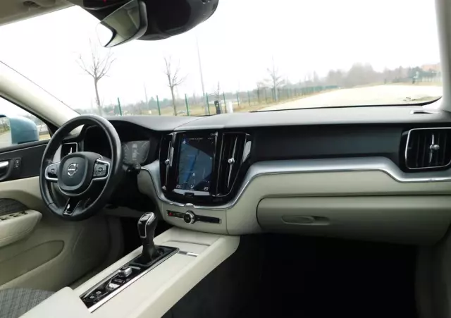 VOLVO XC 60 D3 Momentum Pro