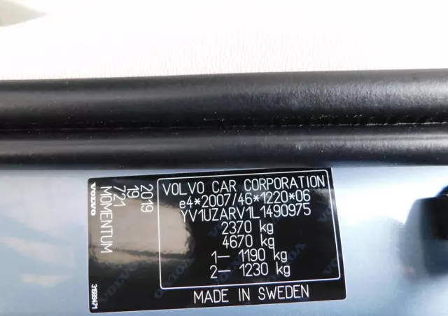 VOLVO XC 60 D3 Momentum Pro