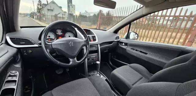 PEUGEOT 207 