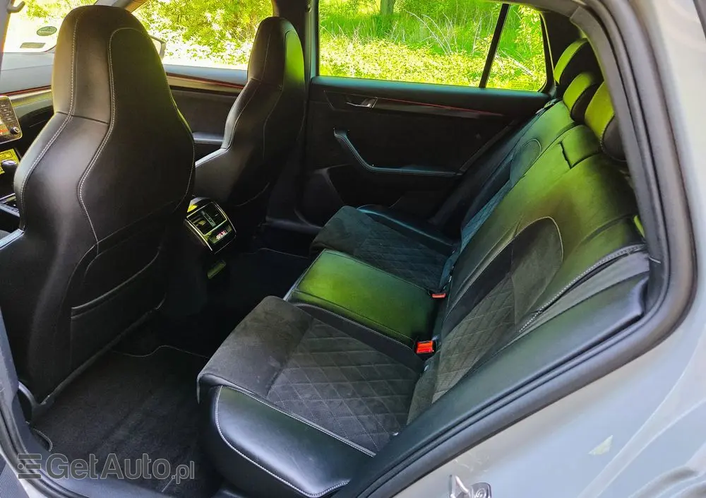 SKODA Superb 2.0 TDI SCR Sportline DSG