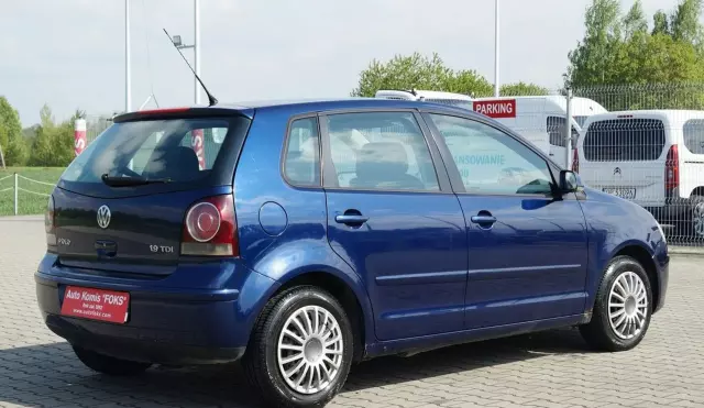VOLKSWAGEN Polo 