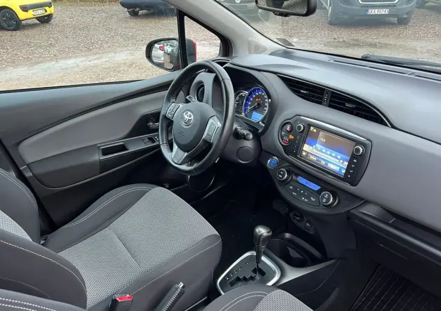 TOYOTA Yaris 