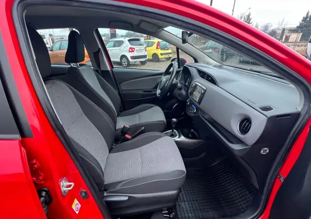 TOYOTA Yaris 
