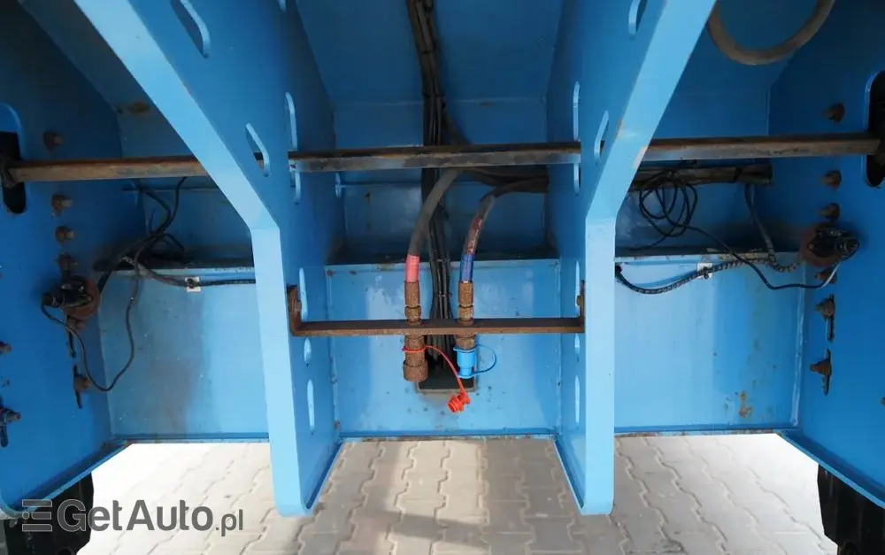 INNY KOMODO / KMD4 / NACZEPA LAWETA / NISKOPODWOZIE / OSIE SKRĘTNE / OŚ PODNOSZONA / NAJAZDY HYDRAULICZNE / 