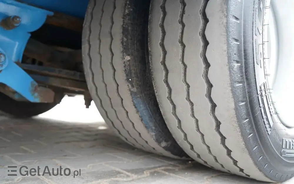 INNY KOMODO / KMD4 / NACZEPA LAWETA / NISKOPODWOZIE / OSIE SKRĘTNE / OŚ PODNOSZONA / NAJAZDY HYDRAULICZNE / 