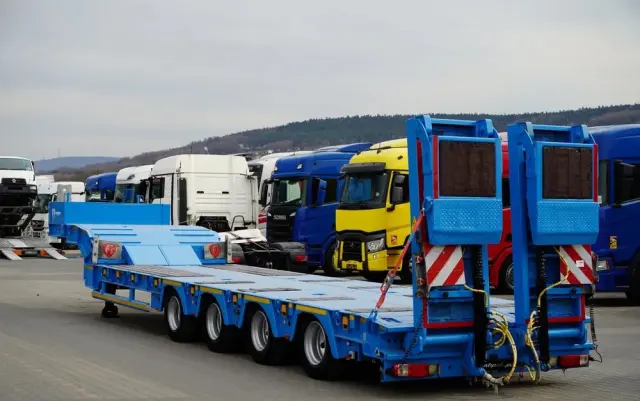 INNY KOMODO / KMD4 / NACZEPA LAWETA / NISKOPODWOZIE / OSIE SKRĘTNE / OŚ PODNOSZONA / NAJAZDY HYDRAULICZNE / 