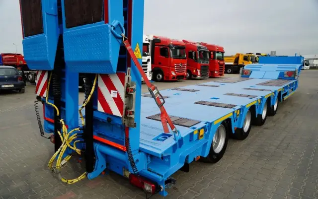 INNY KOMODO / KMD4 / NACZEPA LAWETA / NISKOPODWOZIE / OSIE SKRĘTNE / OŚ PODNOSZONA / NAJAZDY HYDRAULICZNE / 