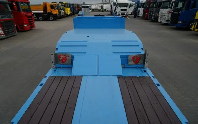 INNY KOMODO / KMD4 / NACZEPA LAWETA / NISKOPODWOZIE / OSIE SKRĘTNE / OŚ PODNOSZONA / NAJAZDY HYDRAULICZNE / 