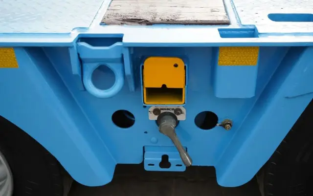 INNY KOMODO / KMD4 / NACZEPA LAWETA / NISKOPODWOZIE / OSIE SKRĘTNE / OŚ PODNOSZONA / NAJAZDY HYDRAULICZNE / 