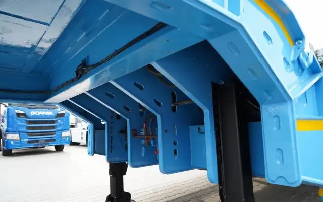 INNY KOMODO / KMD4 / NACZEPA LAWETA / NISKOPODWOZIE / OSIE SKRĘTNE / OŚ PODNOSZONA / NAJAZDY HYDRAULICZNE / 