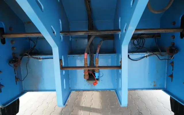 INNY KOMODO / KMD4 / NACZEPA LAWETA / NISKOPODWOZIE / OSIE SKRĘTNE / OŚ PODNOSZONA / NAJAZDY HYDRAULICZNE / 