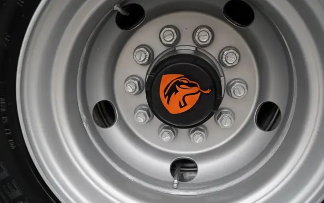 INNY KOMODO / KMD4 / NACZEPA LAWETA / NISKOPODWOZIE / OSIE SKRĘTNE / OŚ PODNOSZONA / NAJAZDY HYDRAULICZNE / 