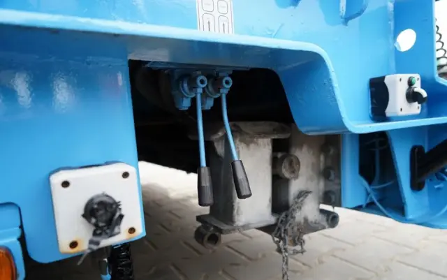 INNY KOMODO / KMD4 / NACZEPA LAWETA / NISKOPODWOZIE / OSIE SKRĘTNE / OŚ PODNOSZONA / NAJAZDY HYDRAULICZNE / 