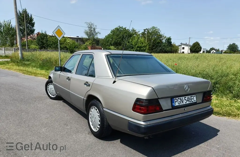 MERCEDES-BENZ W124 