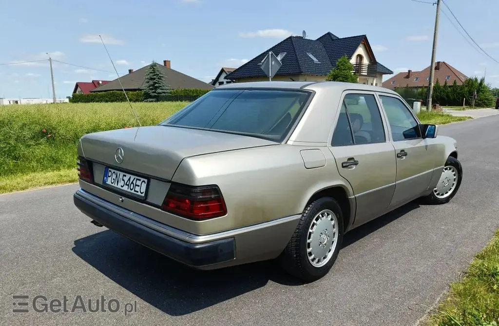 MERCEDES-BENZ W124 