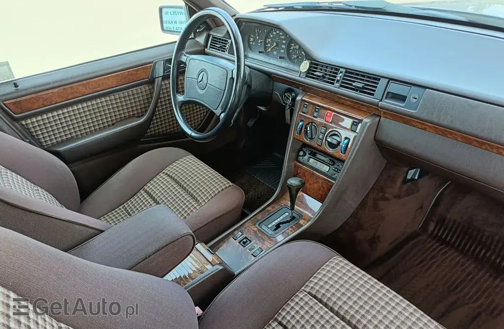 MERCEDES-BENZ W124 
